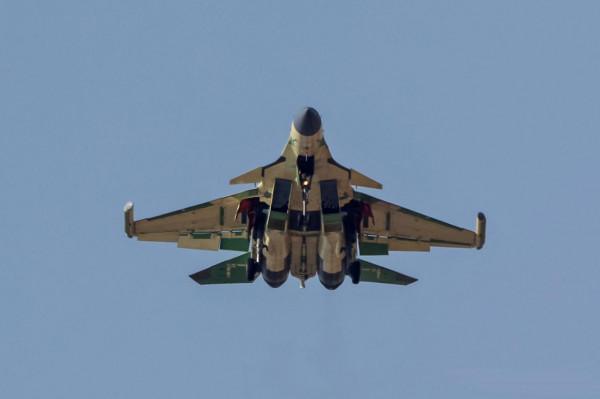 殲15電戰上艦亮相！中國航母戰力大幅提升，壓制五代機不再是空談