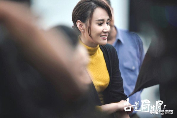 戴笑盈在《星辰大海》中扮演梁冰,做過歌手的她和黃渤是同學嗎? 戴笑盈在《星辰大海》中扮演梁冰,做過歌手的她和黃渤是同學嗎?