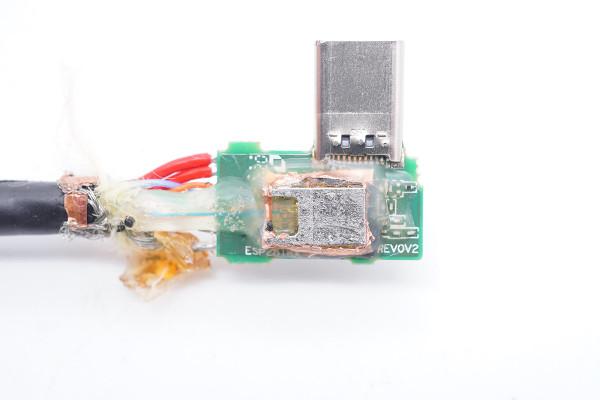 內建光纖模組的CC線長什麼樣?拆解Facebook Oculus VR專用線揭曉 內建光纖模組的CC線長什麼樣?拆解Facebook Oculus VR專用線揭曉