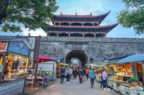 不去江南，也不去皖南，而是去更悠然愜意，更令人神往的雲南古鎮