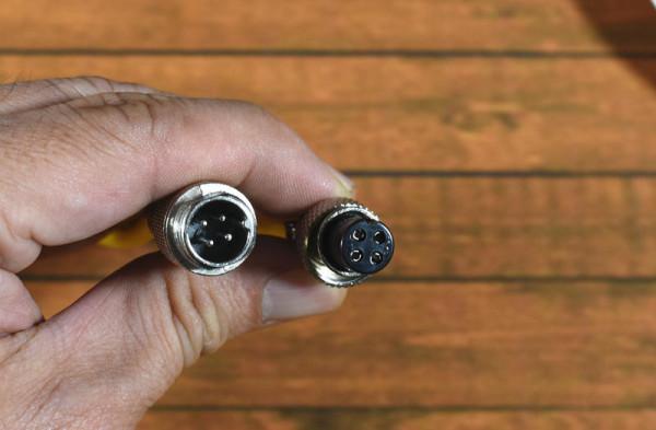 這鍵盤玩上就不想鬆手，平民好價，軸體熱插拔，還有RGB