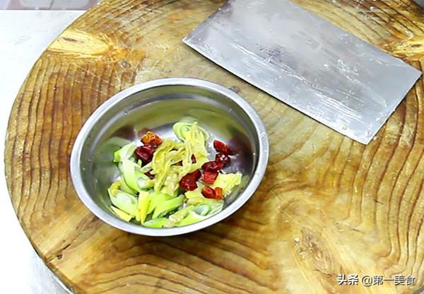 辣炒肉絲怎麼炒才入味,大廚教你飯店做法,多做這一步,嫩滑鹹香 辣炒肉絲怎麼炒才入味,大廚教你飯店做法,多做這一步,嫩滑鹹香