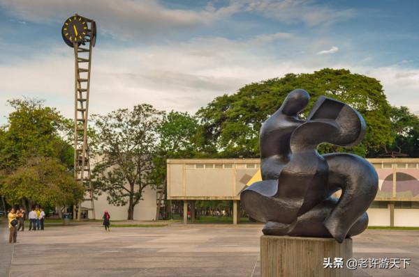 世遺大學城：風格獨特的建築典範，卻成了男歡女愛的浪漫集中營