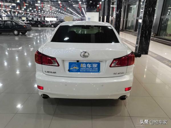 09年的雷克薩斯IS300開價13萬,開啟機蓋一顆螺絲未動,能買嗎? 09年的雷克薩斯IS300開價13萬,開啟機蓋一顆螺絲未動,能買嗎?