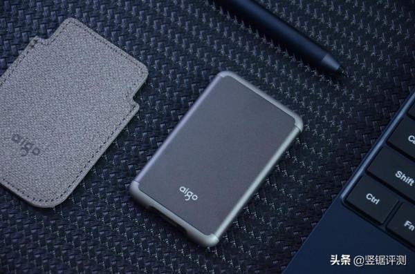 僅重35克，每秒500MB寫速！愛國者aigo S7 Pro移動固態硬碟開箱體驗