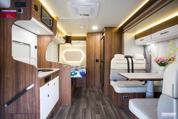 宇通新品，少見的佈局！適合三口家庭假期出遊的單拓展房車