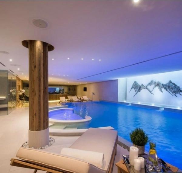 太陽報：特里和妻子在阿爾卑斯山花近15萬鎊租豪華木屋度假