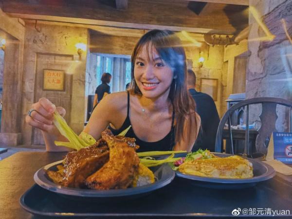 8對明星母女顏值對比，女兒美還是媽媽美？劉亦菲繼承媽媽高顏值