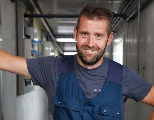 豬場參觀:育肥豬的“電子飼餵站” 豬場參觀:育肥豬的“電子飼餵站”