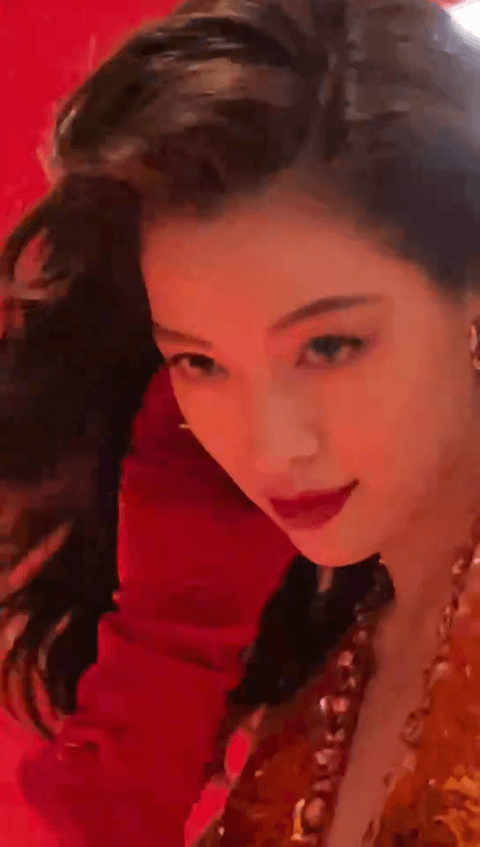 生圖被說是俗氣網紅風，精修圖又被嫌棄P過頭，鍾楚曦該怎麼辦？