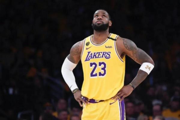 單節20+最多的五名球員現役已四人，詹姆斯超越科比難度大