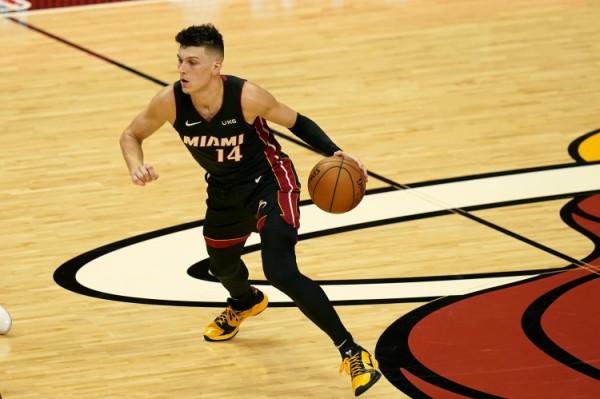 希羅成為熱火近20年首位出場不超25分鐘 至少砍25分5板5助的球員 希羅成為熱火近20年首位出場不超25分鐘 至少砍25分5板5助的球員