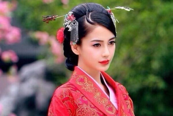 資源好也不行啊，演個女主卻被女配蓋風頭，這7位女演員，丟臉了