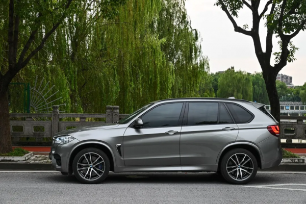 二手寶馬X5M:百萬效能SUV,4.4T雙渦輪增壓,5折購 二手寶馬X5M:百萬效能SUV,4.4T雙渦輪增壓,5折購