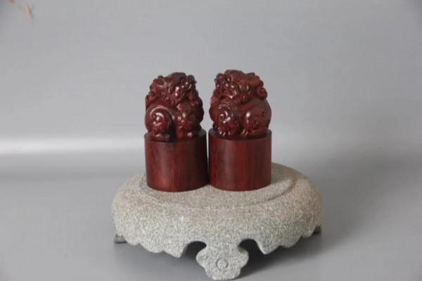 文房重器！小葉紫檀手工雕刻瑞獸印章