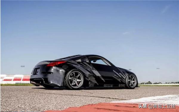 「轂銳馳」有趣的人改裝了一臺V8引擎的日產350Z