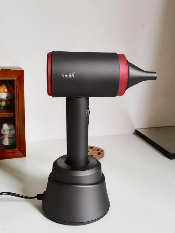 太方便了吧！！無線吹風機到哪都能吹頭髮