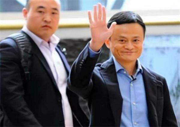 馬雲保鏢捨命為其擋子彈,年入百萬買房買車,馬雲卸任後過得咋樣 馬雲保鏢捨命為其擋子彈,年入百萬買房買車,馬雲卸任後過得咋樣