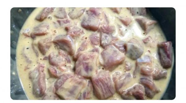 老外在中餐廳經常點的中國菜《菠蘿咕嚕肉》到底是怎麼做的呢？