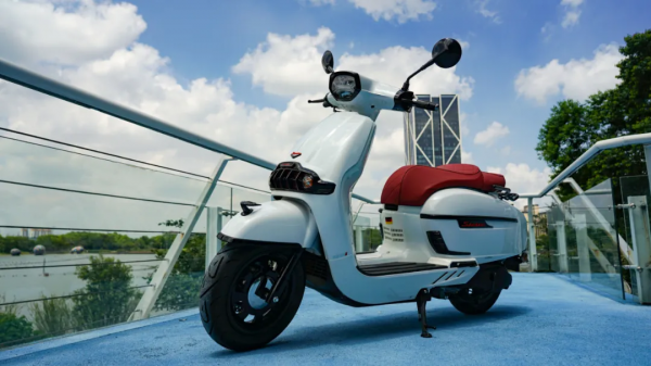 13980元，150復古踏板新格局 維多利亞 Sixties 150i靜態評測