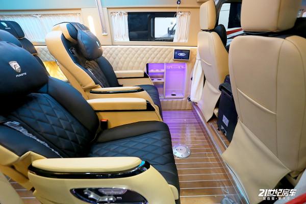 體現一車商旅兩用性，配置功能豐富！福客特黑騎士總裁版房車