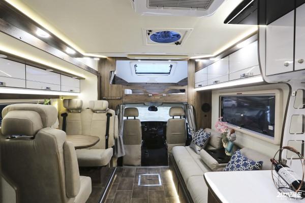 外觀辨識度高,內部佈局合理!實拍拓銳斯特海王星1號房車 外觀辨識度高,內部佈局合理!實拍拓銳斯特海王星1號房車