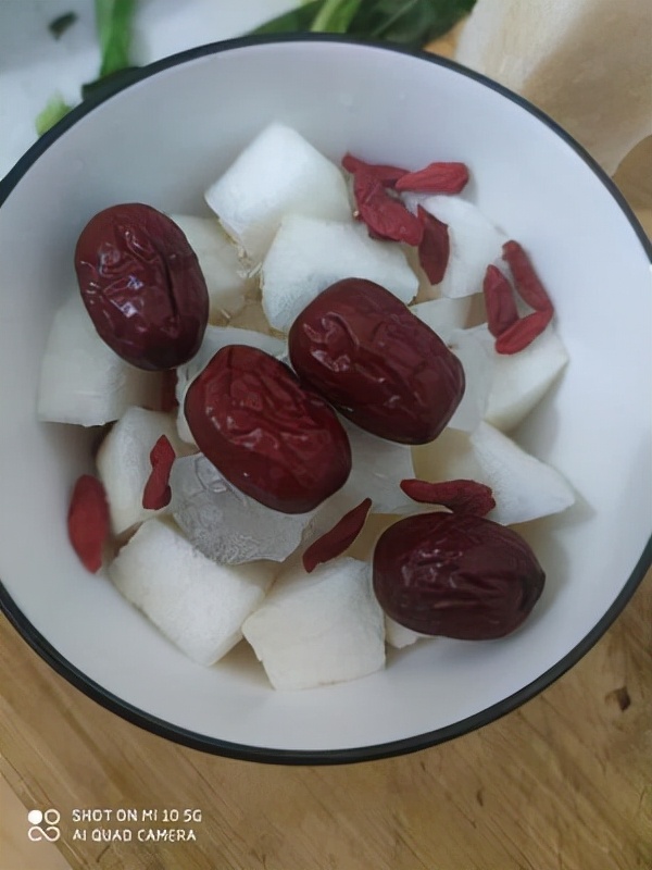 冰糖雪梨湯（清熱降火，潤肺止咳）