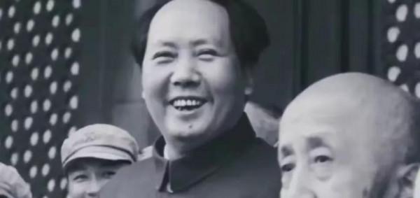 今天，我們懷念偉大領袖毛主席