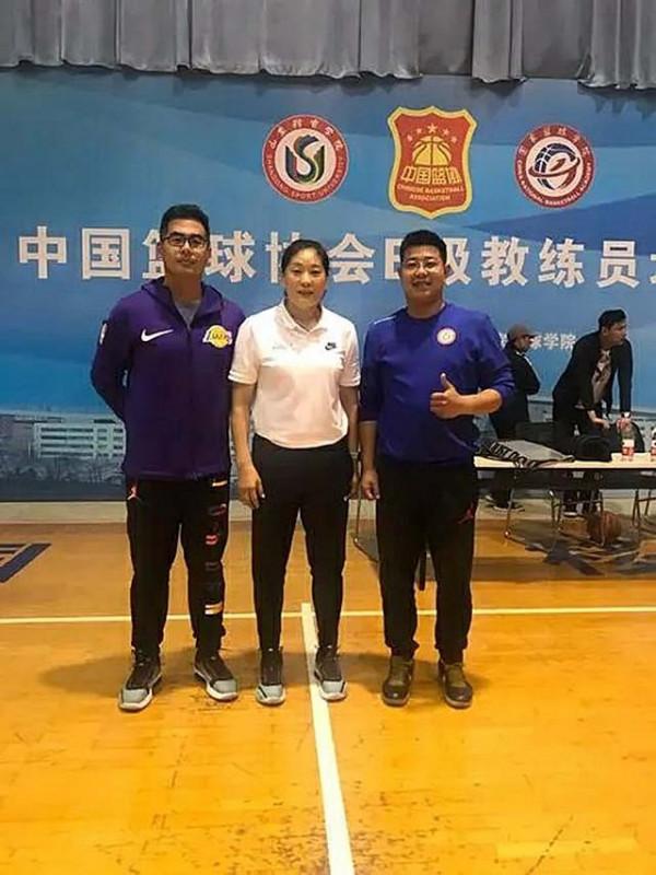 中國籃球金童玉女鞏曉彬李昕，9年前戀愛無結果，最後各自嫁娶