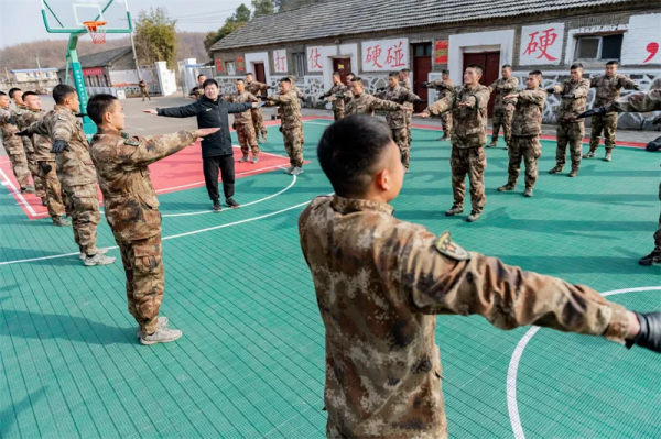 口令：&OpenCurlyDoubleQuote;臨汾旅&rdquo;軍體骨幹！回令：猛狠拼犟！