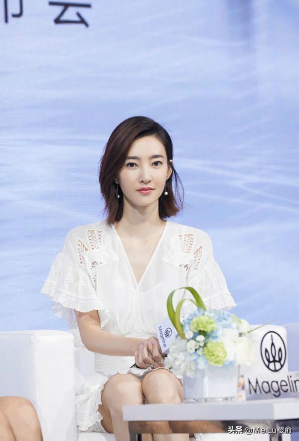 王麗坤膚白氣質好，素顏女神，展現出獨特的魅力