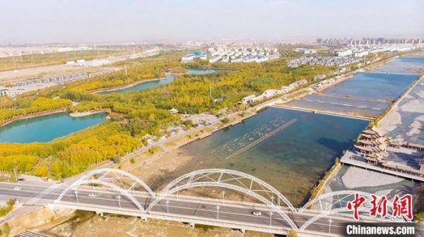 甘肅嘉峪關，你變了！讓人錯把戈壁當江南