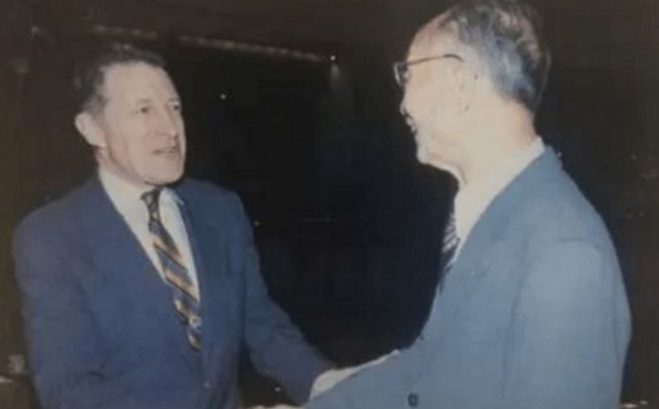 84年張愛萍出訪美國，一美國軍官向他敬軍禮：救命恩人，認識我嗎