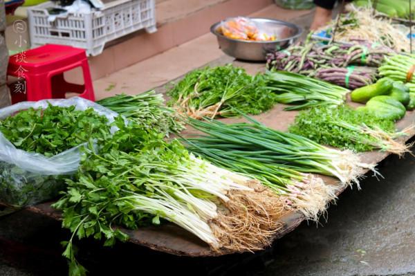 太“野”了，雲南菜市場引網友圍觀，逛菜市場像逛“野生博物園”