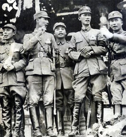 南昌起義時，他拉著5000人叛變，後成抗日名將，建國後當了副主席