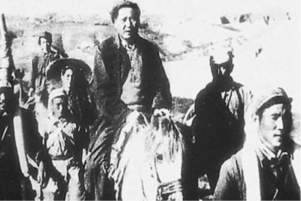 1948年,毛主席住處被國軍戰機精準轟炸,1年後憑1封電報揪出內鬼 1948年,毛主席住處被國軍戰機精準轟炸,1年後憑1封電報揪出內鬼