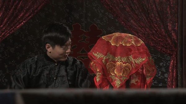 大家閨秀剛被選上皇妃，大清朝就亡了，最後被軍閥搶走，國產片