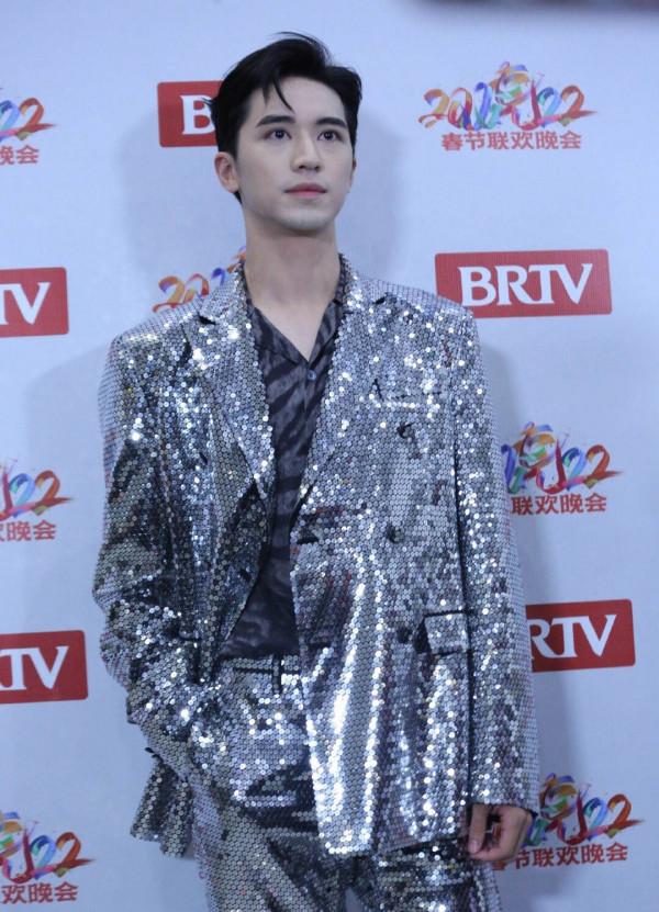 北京春晚路透：王鷗像大白菜、李沁生圖顯老，AB戴婚戒破婚變傳聞