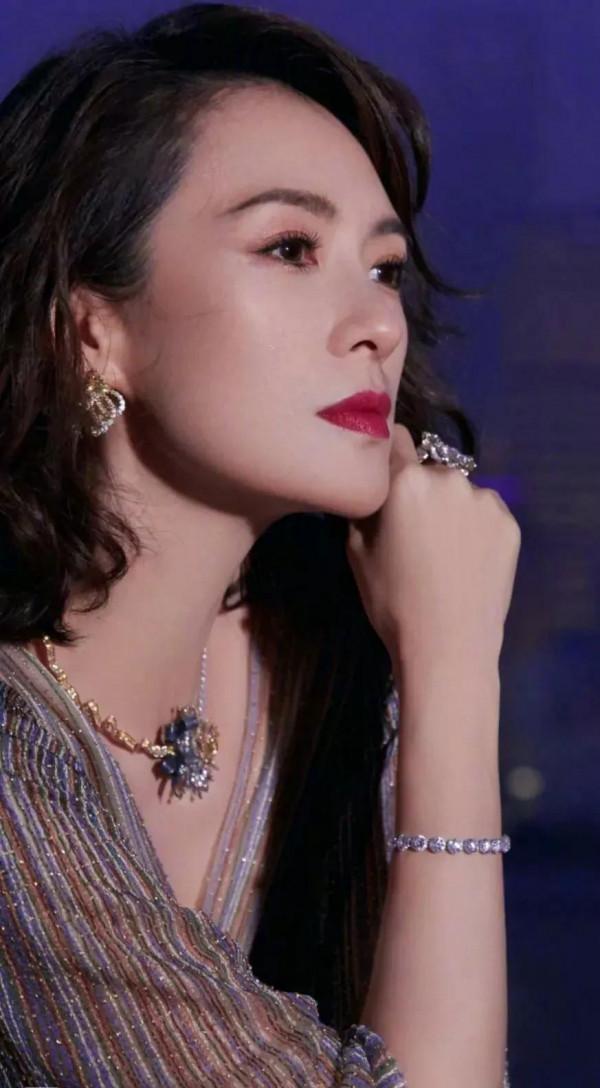 章子怡優雅迷人的美照