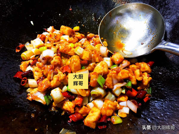 炒肉時，最忌直接下鍋，難怪又柴又硬，學會5個技巧，豬肉嫩滑