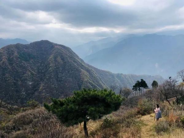 高山之上，秦嶺終南山有個原本熱鬧的空中村落，也許即將永遠消亡