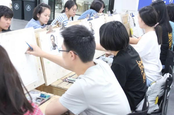 網友為藝考生打抱不平：藝考生不是走捷徑，背後的辛苦無人知曉