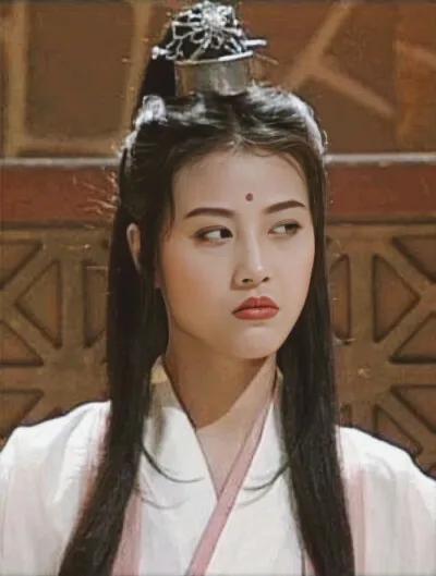 55歲周海媚現身沸騰之夜撞臉高圓圓,誰是你們心中最美的周芷若 55歲周海媚現身沸騰之夜撞臉高圓圓,誰是你們心中最美的周芷若