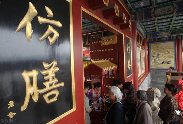 清朝皇室貴族奢靡鋪張，一頓飯吃掉百姓三百年收入