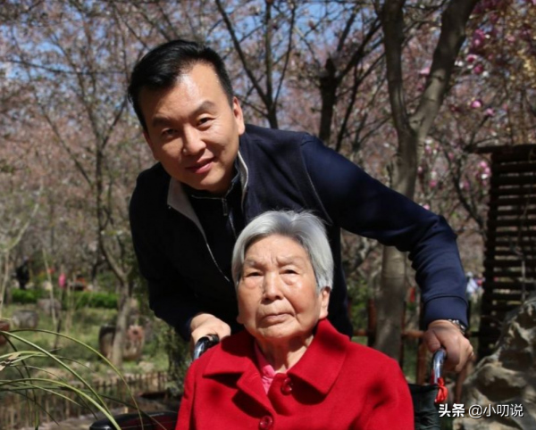 央視主持張澤群，與飛行員失之交臂，老來得子連曬三條影片