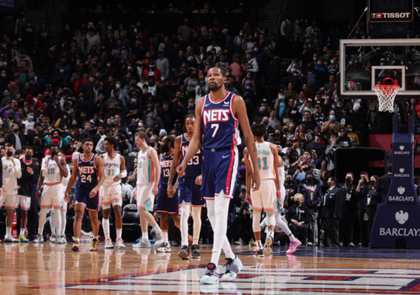 NBA訊息：籃網2分險勝，哈登爆發，湯神王者歸來，老詹瘋狂打Call