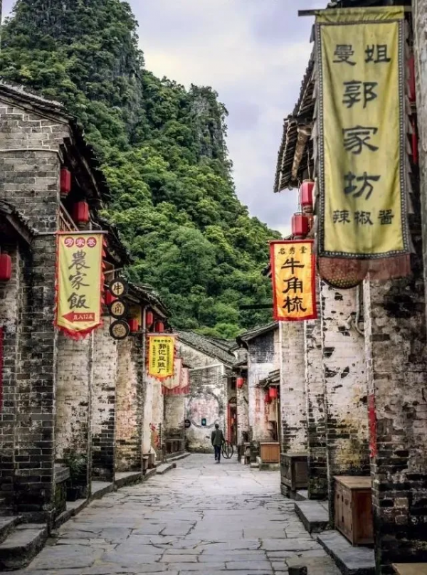 9月去正好！適合小住幾日的8座絕美古鎮，人少景美，清幽安逸