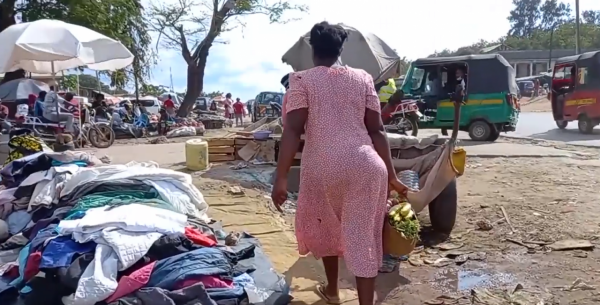 非洲的物價是什麼水平？非洲女孩出門買菜全過程，物價很讓人羨慕
