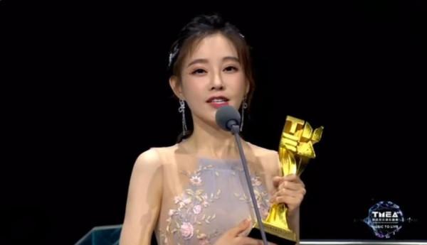 一次次在“瘸子裡頭拔將軍”,歌壇頒獎禮的淪落,比想象中還扎心 一次次在“瘸子裡頭拔將軍”,歌壇頒獎禮的淪落,比想象中還扎心