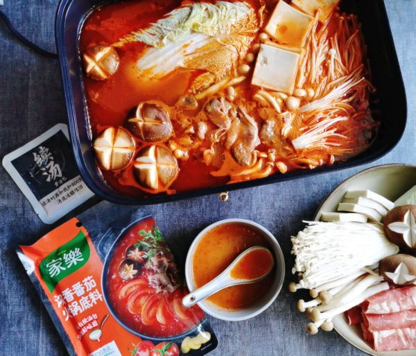 把全家人征服的番茄肥牛菌蔬火鍋，好吃到過分